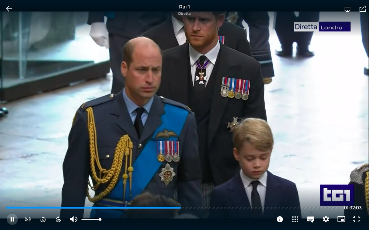 Epnoveotto's tweet photo. Oggi sono solo dei semplici parenti che hanno perso un caro, la loro guida
#QueenElizabethII https://t.co/7LMLTVLHtl
