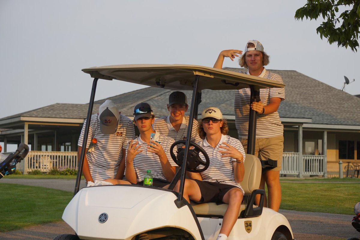 golf_maumee's tweet photo. It’s championship Monday! 
#WeAreMaumee #mightbealittlewet #letsgolow #360s #NLLchampionship https://t.co/ybkIicQIdd