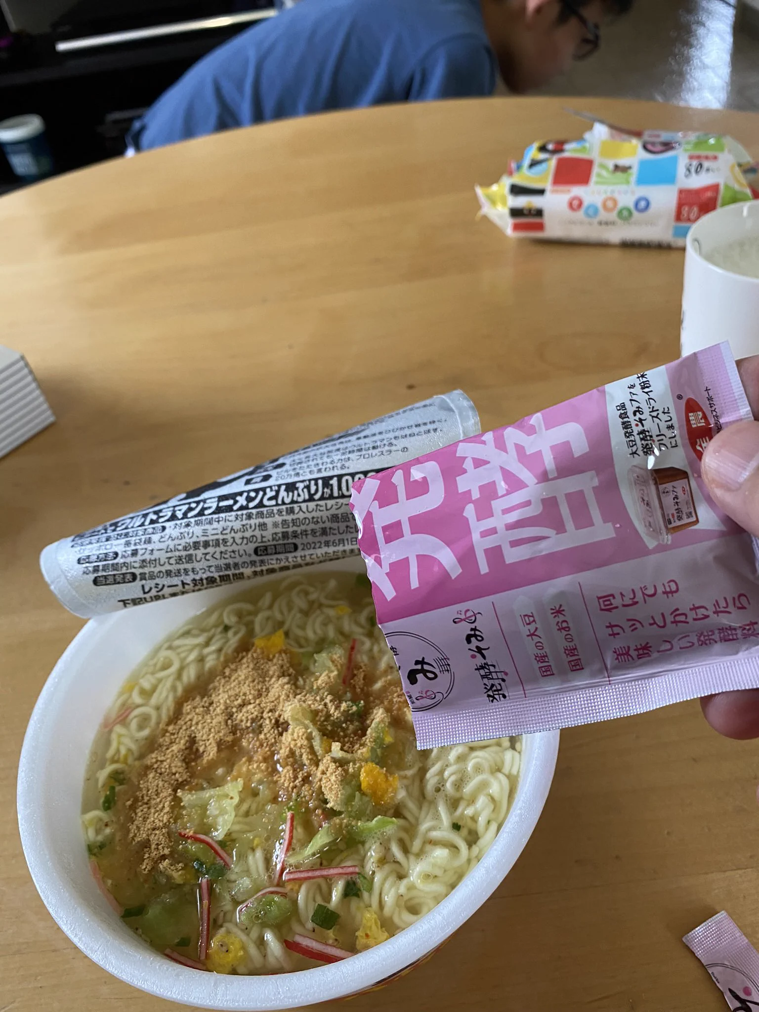 スパゲティ🍝、焼きそば、塩ラーメン、チキンラーメンでもなんでもござれ。味噌の持つ発酵パワーをいただき！腸活、抗ストレス、リラックス効果、肝機能改善もろもろ👍味噌汁1杯分が個包装に！さっと一振りいつでも発酵パワー万全 #無塩味噌 ＃減塩味噌 ＃高血圧  