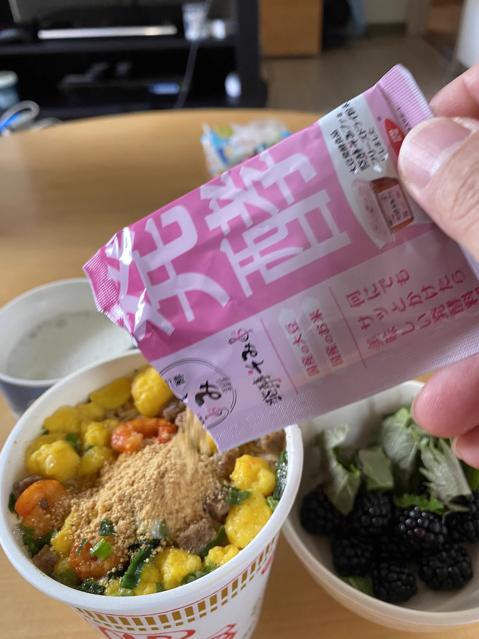 スパゲティ🍝、焼きそば、塩ラーメン、チキンラーメンでもなんでもござれ。味噌の持つ発酵パワーをいただき！腸活、抗ストレス、リラックス効果、肝機能改善もろもろ👍味噌汁1杯分が個包装に！さっと一振りいつでも発酵パワー万全 #無塩味噌 ＃減塩味噌 ＃高血圧  