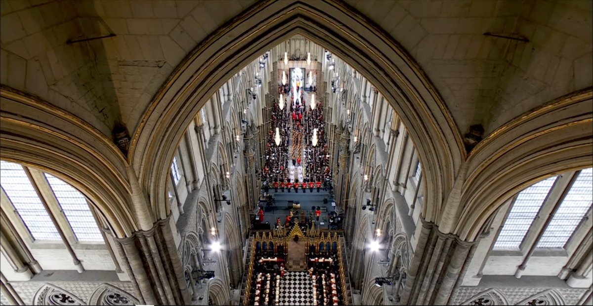 redelitist's tweet photo. This is absolutely magnificent. This is what makes Britain great. #QueensFuneral https://t.co/v69jiXNToN