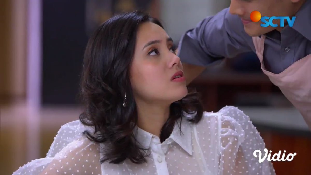 Flo_BajuRandom's tweet photo. Yuki makin membara aja tuh liatnya 🤭🤭😂🤣😂🤣
#LoveIsPink #MiniSeri https://t.co/Jq3n6lzVfq