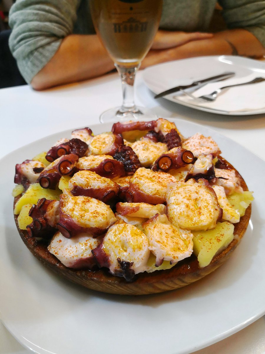 Arrived in A Coruña yesterday evening. Today our <a href="/UGoe_AEB/">Animal Evolution Biodiversity</a> marine biology field course will start at @ebmg_usc close to Ferrol. With <a href="/RabeaKlingberg/">Rabea Klingberg</a>, <a href="/MNiekampf/">Marco Niekampf</a> and soon <a href="/conrad_helm/">Conrad Helm</a>