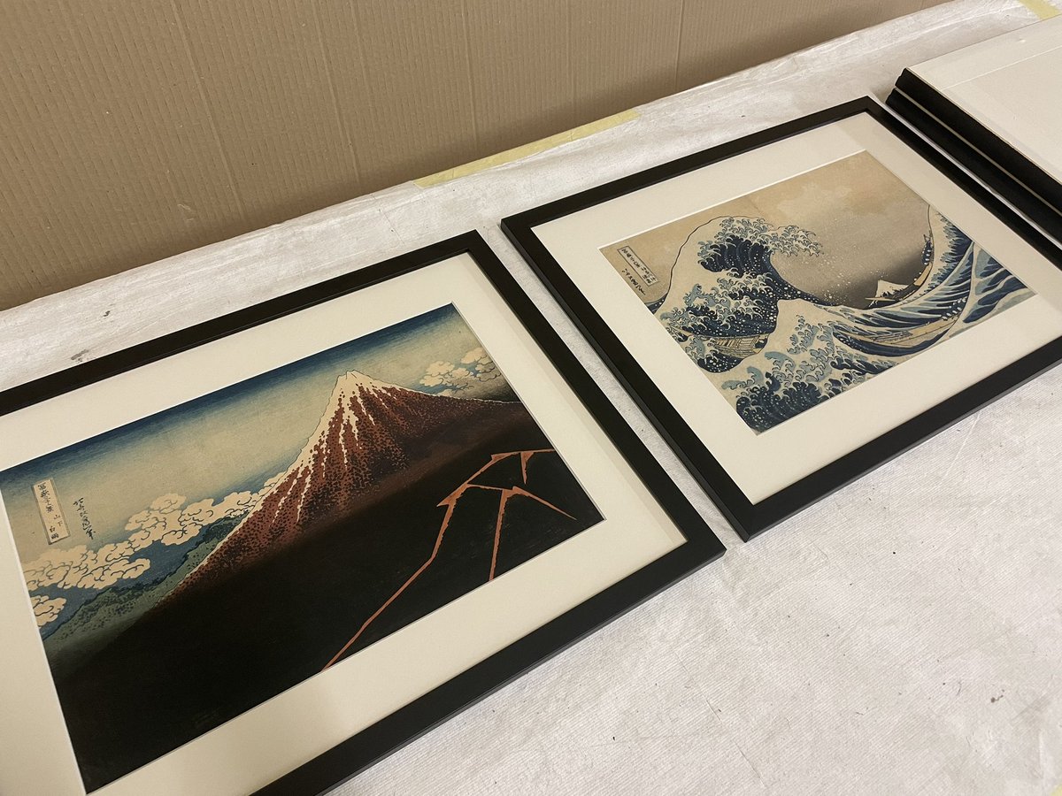 adrienbossard's tweet photo. Chefs-d’œuvre encadrés en attente de leur accrochage au musée départemental des arts asiatiques à Nice. Assez fou de pouvoir partager ça avec le public du musée à partir du 1er octobre. #Hokusai https://t.co/rhudDveKdV