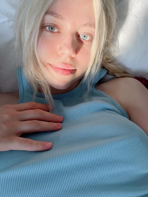 I need love https://t.co/Vn3UzsbwBw