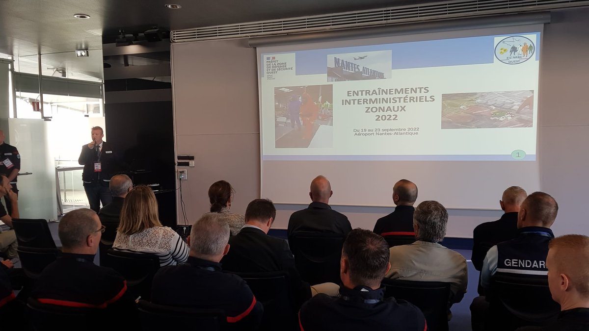 armeeszoneouest's tweet photo. C'est parti pour les EIZ 2023 à Nantes en présence de madame Guyader, PDDS de la ZDS Ouest et du général Couëtoux, général adjoint à l'#OGZDS Ouest
#NotreDefense https://t.co/Ac8efVdtWr