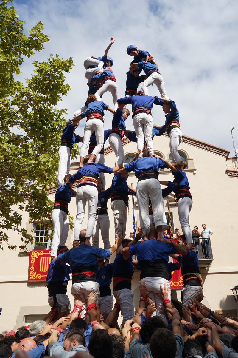 Els <a href="/cargolins/">Castellers d'Esplugues</a> presenten el 7de7 i se situen entre els vint primers del <a href="/barometreCAST/">BARÒMETRE CASTELLER</a> .
👉revistacastells.cat/2022/09/la-vel…
#castellers