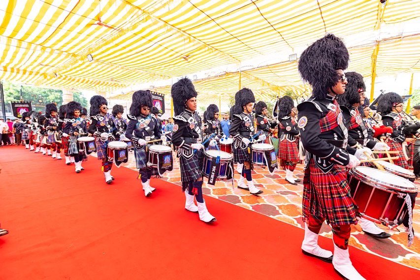 smspbIndia's tweet photo. The Global Pipe Bands lead #AcharyaSwamijiMaharaj in a ceremonious Pothi Yatra
The Global Pipe Bands saluted Lord Shree Swaminarayanbapa Swamibapa
210 members playing in unity as they lead the Mahotsav's first Swagat Yatra. #suvarnamahotsav https://t.co/xQmEbCoV2o