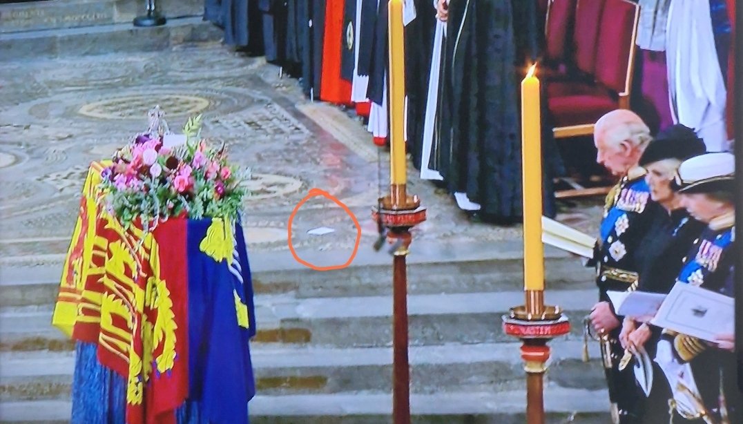 nursed88's tweet photo. I think even the Queen would have had a little giggle about this :D #queensfuneral https://t.co/i1KS5thlBZ