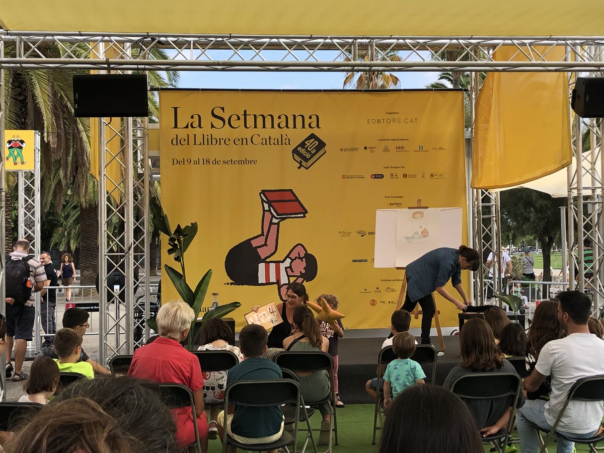 SalvatellaEd's tweet photo. Us deixem un recull de fotografies d’aquests dies a @LaSetmana ! 👇@marionagarriga1 va presentar els llibres  'Els petits mediadors' (I i II) i Eva Ayné i Lara Sànchez van explicar el conte 'El meu avi estrella'. I la Lara va fer una il·lustració en directe! https://t.co/n6PGmgztSt