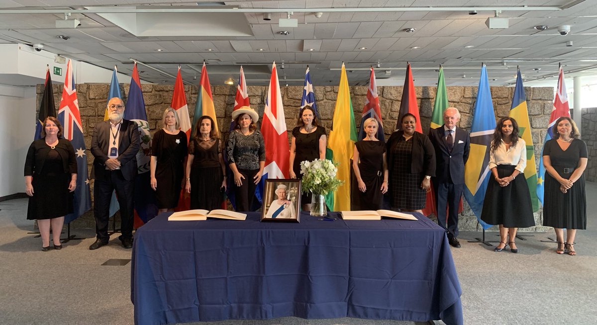 Together with the United Kingdom, and Realm colleagues <a href="/UNESCO/">UNESCO 🏛️ #Education #Sciences #Culture 🇺🇳</a>, we paused to honour Her Majesty Queen Elizabeth the Second 🇬🇧 🇦🇬 🇦🇺 🇧🇸 🇧🇿 🇨🇦 🇨🇰 🇬🇩 🇯🇲 🇳🇿 🇵🇬 🇰🇳 🇱🇨 🇻🇨 🇸🇧 🇹🇻  Thank you to all those who joined us in commemoration of a life of service and leadership.