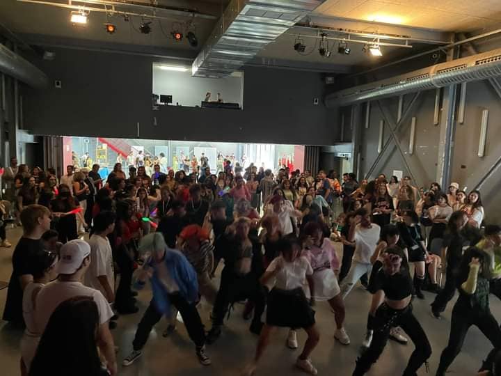 Juventud_Parla's tweet photo. ¡Vaya exitazo del I Festival Show Me The #KPop organizado en #LaCasa por el Ampa @ieslasamericas y el Ampa @IES_Monturiol ! ¡Enhorabuena! #ShowMeTheKPop #VidaEnLaCasa https://t.co/Ez7athIFOq