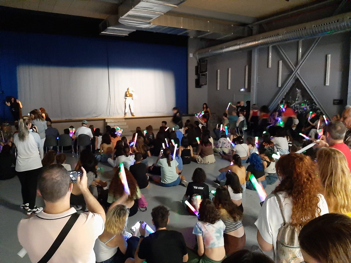 Juventud_Parla's tweet photo. ¡Vaya exitazo del I Festival Show Me The #KPop organizado en #LaCasa por el Ampa @ieslasamericas y el Ampa @IES_Monturiol ! ¡Enhorabuena! #ShowMeTheKPop #VidaEnLaCasa https://t.co/Ez7athIFOq