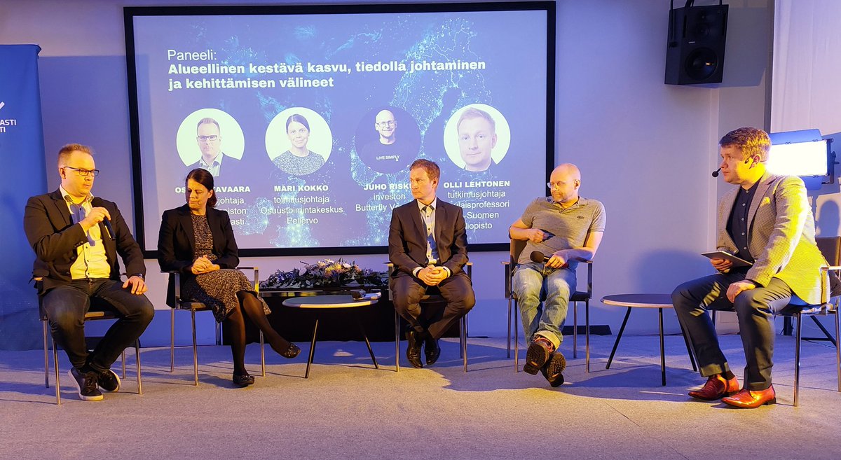 UniOuluKSI's tweet photo. Tarvitaanko erilaisia kehitystoimia isoille ja pienille alueille? @KokkoMari @ossikotavaara Juho Risku ja Olli Lehtonen: lähtökohta on aina yhteistyön laatu. #kerttusaalastiseminaari #UniOuluKSI #kerttusaalastisäätiö @Nivalankaupunki #Nitek @UniOulu https://t.co/xRjQ85v4JR