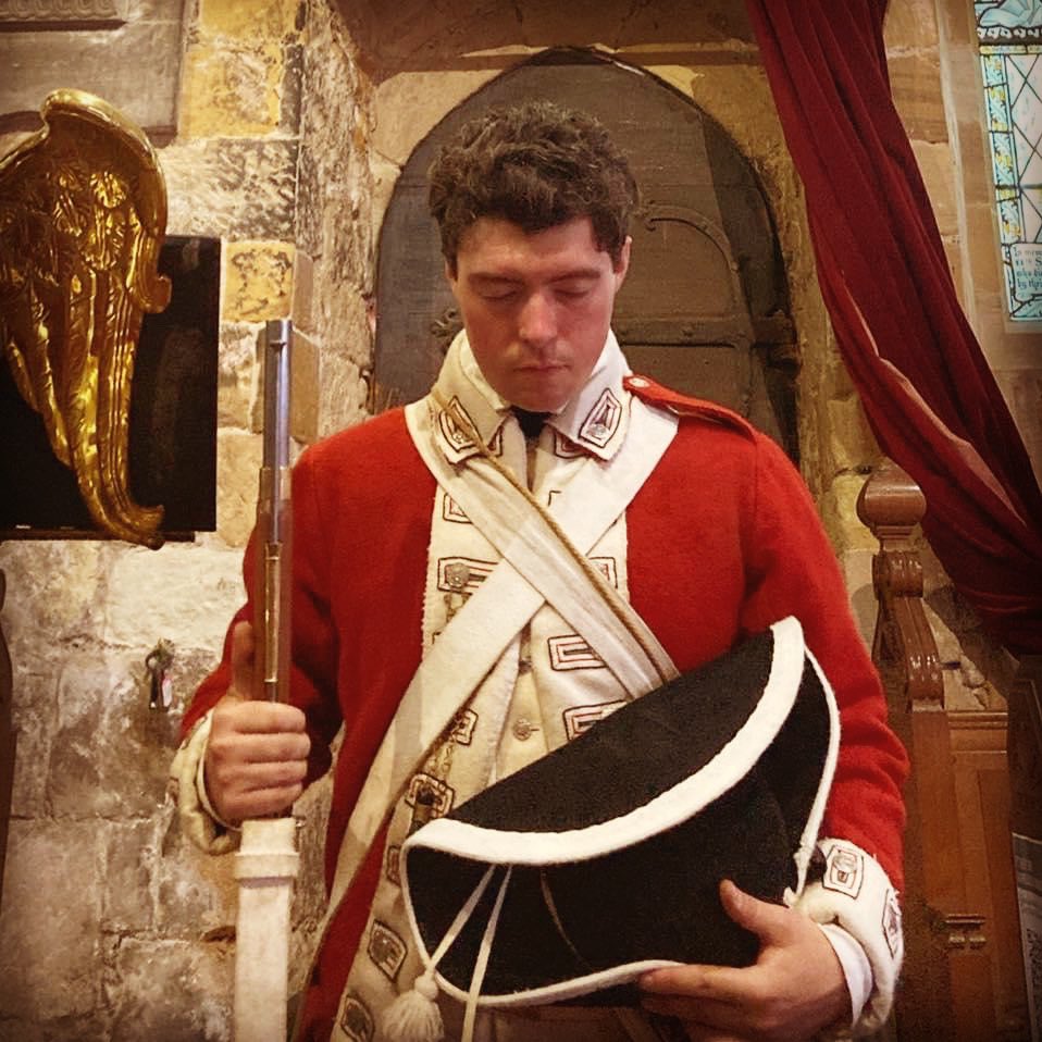 The 47th bow our heads in respect for her Majesty Queen Elisabeth II, who will be laid to rest in peace today. Our thoughts and prayers are with her friends and family #redcoats #queenelizabethii #britishhistory #funeral #thoughts #prayers #longestreigningmonarch #godsavethequeen