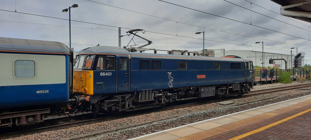 ben1987's tweet photo. A brief layover at Rugby, so would have been rude not to grab a few pics before we continue south. #MonsMeg @westcoastrail @AvantiWestCoast https://t.co/WeI4w7pAgr