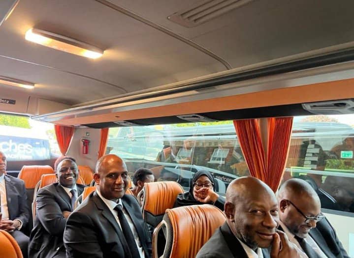 godbless_lema's tweet photo. Lakini ni hatari sana kwa usalama. Hii sio sawa sana.Ila nimependa walivyo kaa kwa unyenyekevu.Ngoja warudi. https://t.co/COBaIwS68C