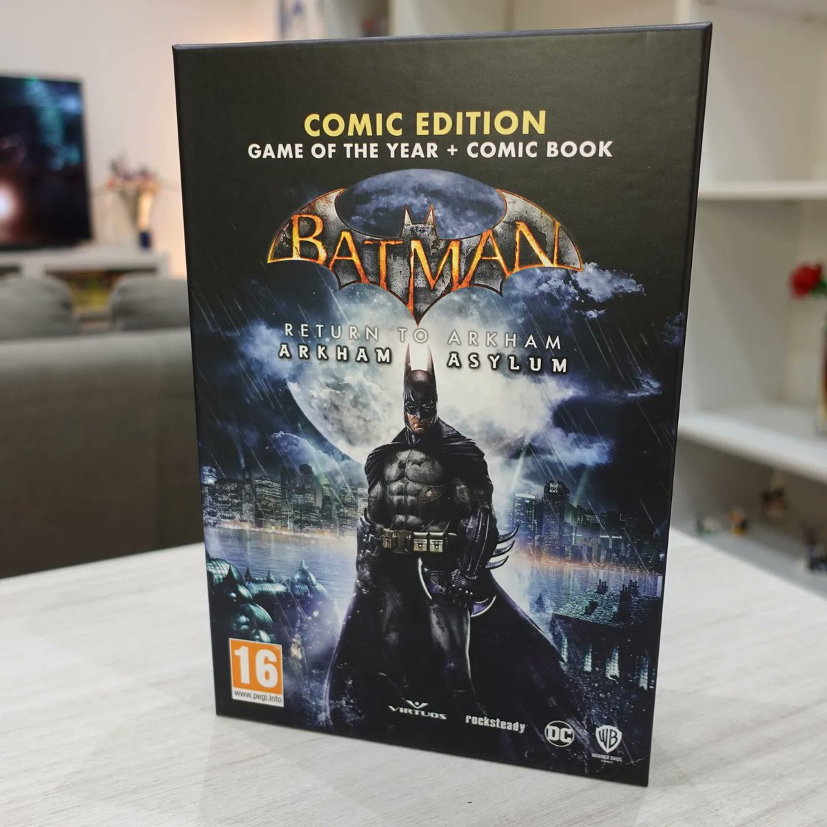 GamingCloset's tweet photo. Batman: Arkham Asylum Comic Edition (Return To Arkham) 🦇
#Batman #batmanarkhamasylum #batmanarkhamseries #returntoarkham #arkhamasylum #rocksteadystudios #warnerbrosinteractive #panini #comicedition #collectoredition #collectorsedition #mycollection #videogames https://t.co/PiytrvuuPE