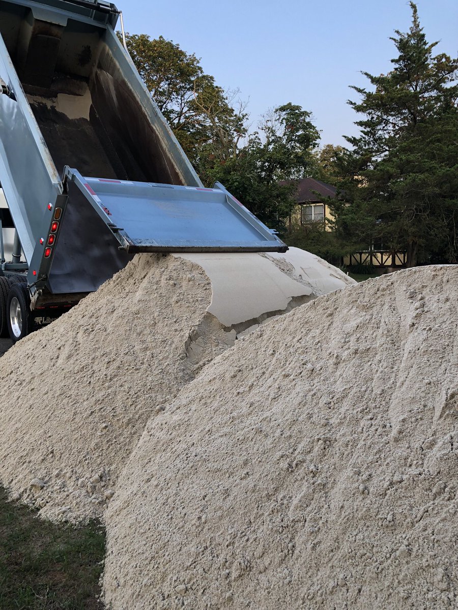 75 tons of fresh bunker sand going out this AM, to replenish several faces. #getRdone