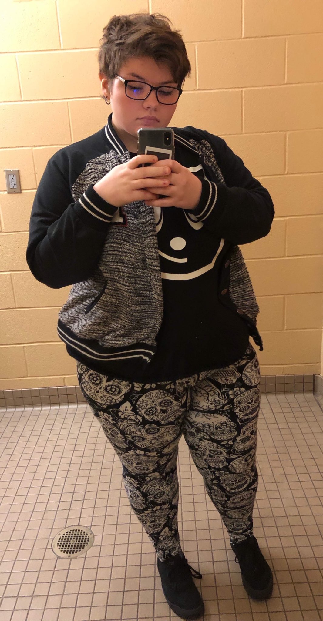 rainy with an L on Twitter "anyways in light of recent ahri body