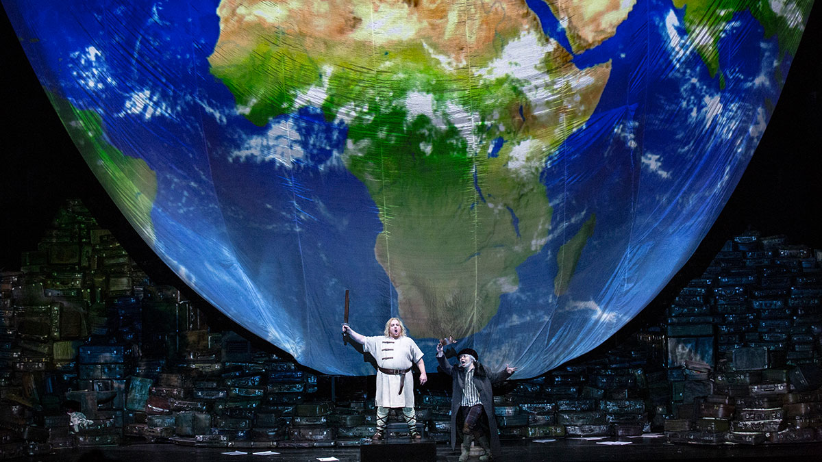 NAXOS_de's tweet photo. #Vorfreude | Am 11.11.2022 erscheint Wagners “Ring” in der Inszenierung von Stefan Herheim auf DVD und Blu-ray. Diese innovative neue Produktion der @deutsche_oper ist exzellent besetzt u.a. mit @DerekWelton, @operabrandon, @frkteige und @NStemme. #DerRingdesNibelungen https://t.co/e8BJ9Y17yB