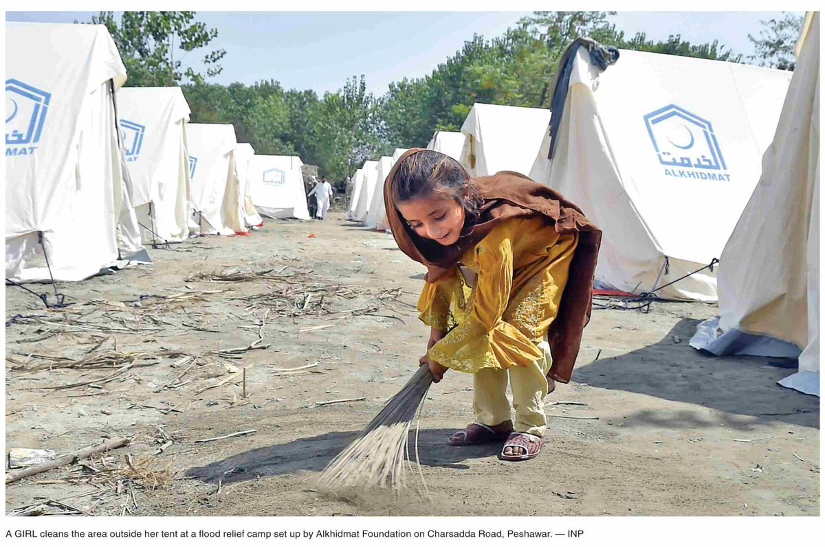AlkhidmatOrg's tweet photo. A young girl is seen smiling as she sweeps the outside of her tent home in #Charsadda, KP 🇵🇰
#Alkhidmat will continue its work towards helping #flood stricken victims and providing them a safe space to recover.
Image source: @Dawn_News 
#AlkhidmatFloodRelief https://t.co/UE3wcHYZEG
