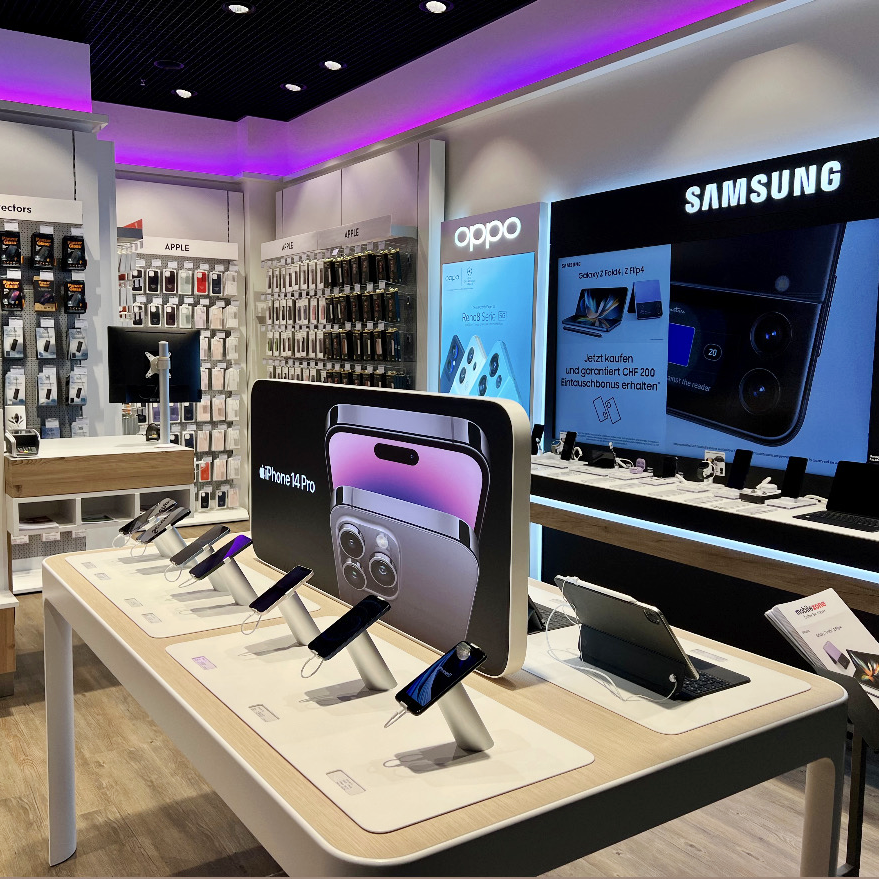 Im Einkaufszentrum #Regensdorf findest du seit diesem Wochenende einen frisch umgebauten mobilezone Shop mit spannenden Eröffnungsangeboten. ❤️ Komm vorbei!