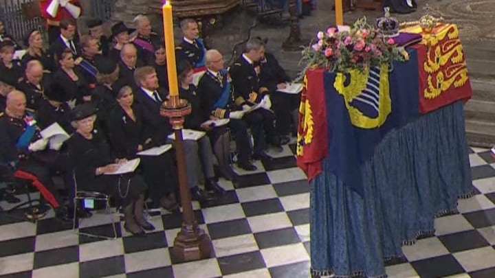 RTLnieuws's tweet photo. Oranjes op prominente plek bij uitvaart Queen https://t.co/G7wk0Jj5wg https://t.co/tod7c0wIOx