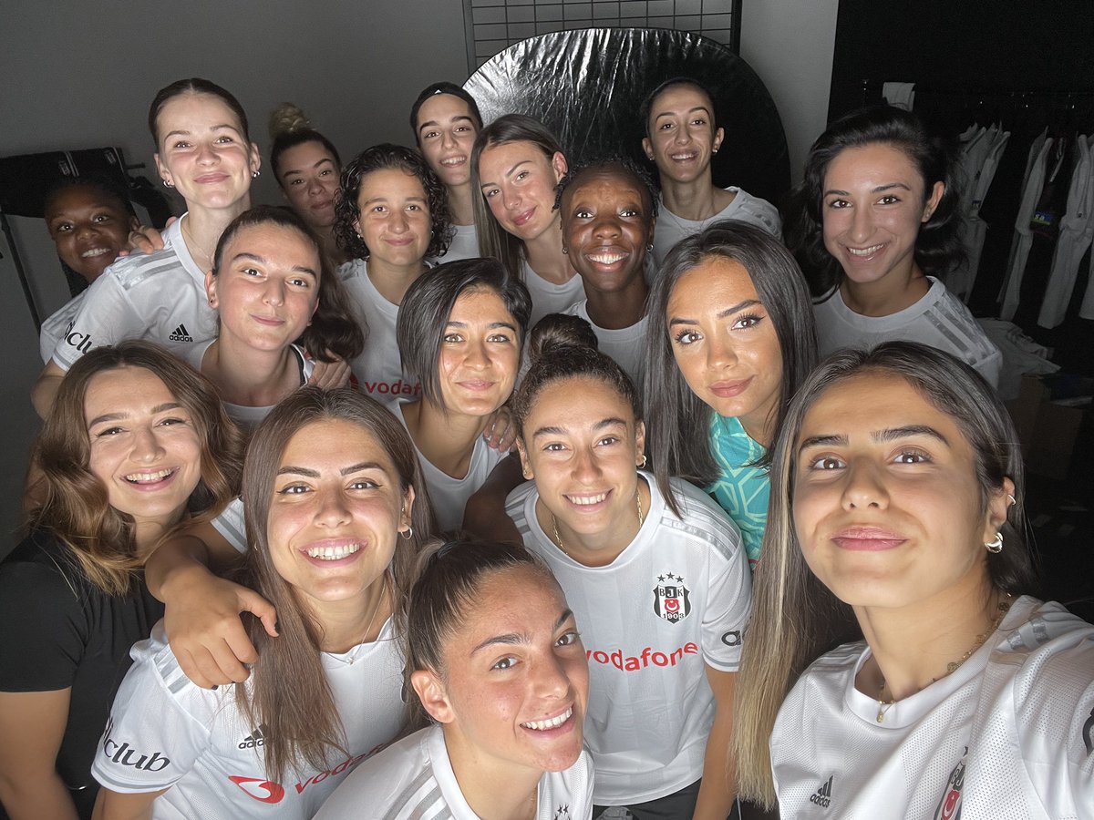 BJKKadinFutbol's tweet photo. 📸 Bugün Medya günümüz.

Kimleri görmek istersiniz? 👀 https://t.co/12f5AZcjLs