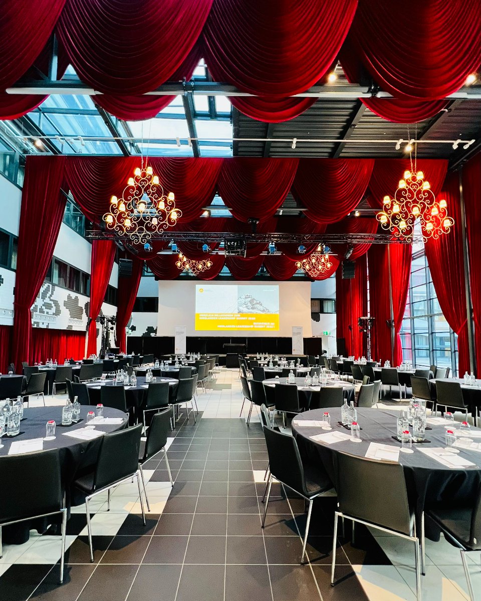 hirslanden's tweet photo. Wie wichtig sind gute Teams, #Teamwork und Partnerschaften?
Mit dieser Frage hat sich das #Hirslanden Senior Management zwei Tage beim #LeadershipSummit 2022 beschäftigt. Besonders beleuchtet wurde dabei, wie Beziehungen uns als Mitarbeitende stark machen. #togetherwecare https://t.co/N6dYj8UuuZ