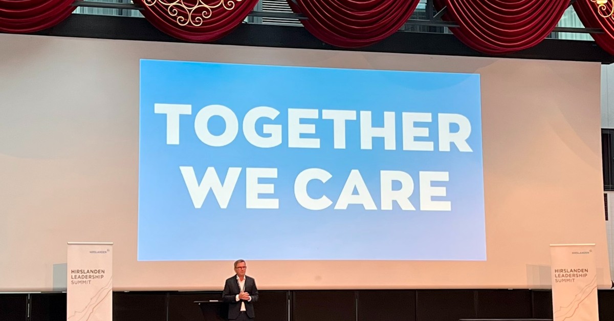 hirslanden's tweet photo. Wie wichtig sind gute Teams, #Teamwork und Partnerschaften?
Mit dieser Frage hat sich das #Hirslanden Senior Management zwei Tage beim #LeadershipSummit 2022 beschäftigt. Besonders beleuchtet wurde dabei, wie Beziehungen uns als Mitarbeitende stark machen. #togetherwecare https://t.co/N6dYj8UuuZ