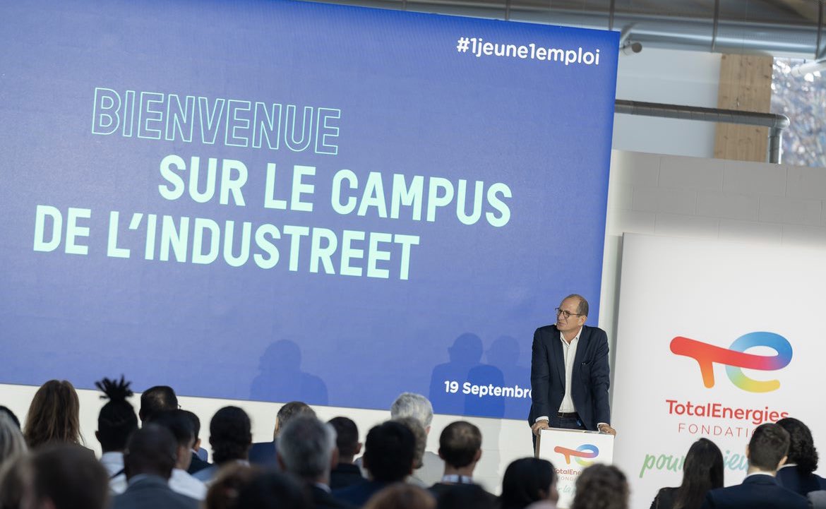 lindustreet's tweet photo. 30 apprenants et apprenantes ont reçu leur certification aujourd'hui des mains de nos partenaires, mentors ou de notre équipe pédagogique !
Un grand bravo à tous et toutes !
#1jeune1emploi https://t.co/7BztiCKK6F