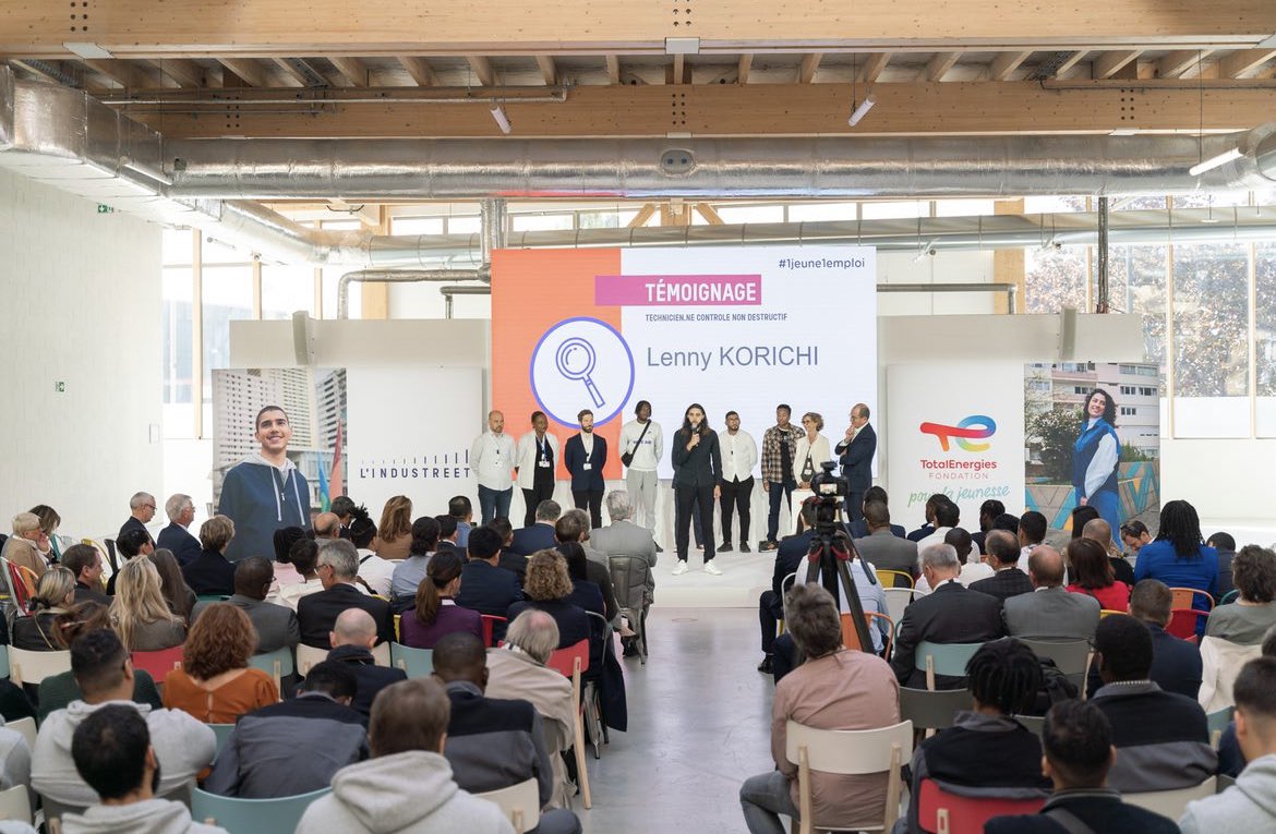 lindustreet's tweet photo. 30 apprenants et apprenantes ont reçu leur certification aujourd'hui des mains de nos partenaires, mentors ou de notre équipe pédagogique !
Un grand bravo à tous et toutes !
#1jeune1emploi https://t.co/7BztiCKK6F