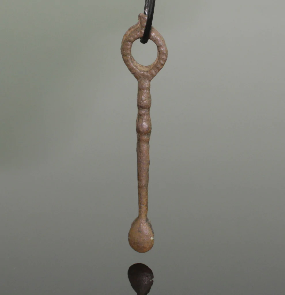 museumsound's tweet photo. Viking Ear Spoon used for ear cleaning (9thโ10th Century CE)
#earspoon #earscoop #hygiene #Vikings https://t.co/bwaSrHHa3s