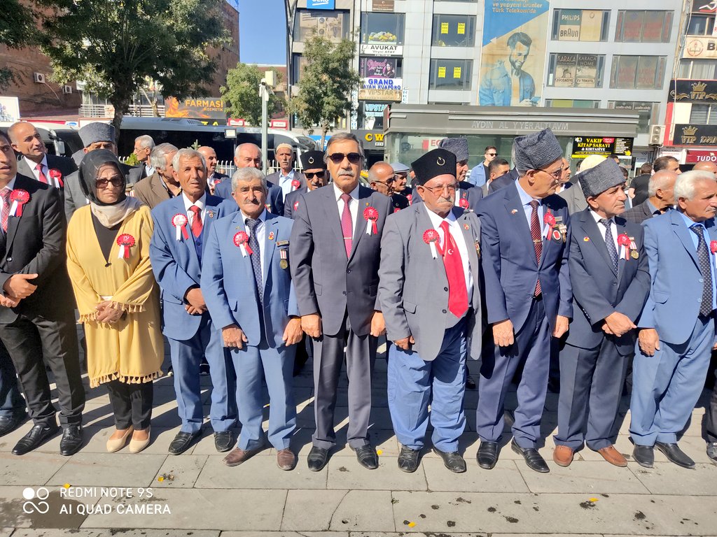 Gazilerimize minnettarız...
Oda başkanlarımız birliğimiz adına, Mustafa Kemal Atatürk'e Mareşal rütbesi ile gazilik unvanı verilmesinin yıldönümü olan 19 Eylül Gaziler Günü programına katıldı. 
Gaziler Günü Kutlu Olsun.
<a href="/tcvanvaliligi/">T.C. Van Valiliği 🇹🇷</a> <a href="/isaberge65/">İsa Berge</a> <a href="/baskancetin65/">Çetin Karaduman</a> @NecmettinTopr10