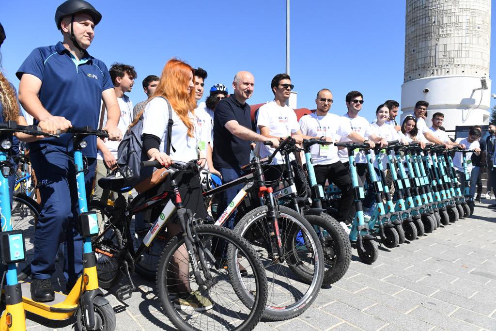 akaraismailoglu's tweet photo. Avrupa Hareketlilik Haftası’nda
Sirkeci’den Harem’e 
MOBİLİTE MARATONU

Marmaray🚇
Yürüyüş🚶‍♂️
Bisiklet ve Scooter🚲🛴

#Birlikteİleriye🚀 https://t.co/mlKZ2D1gpT