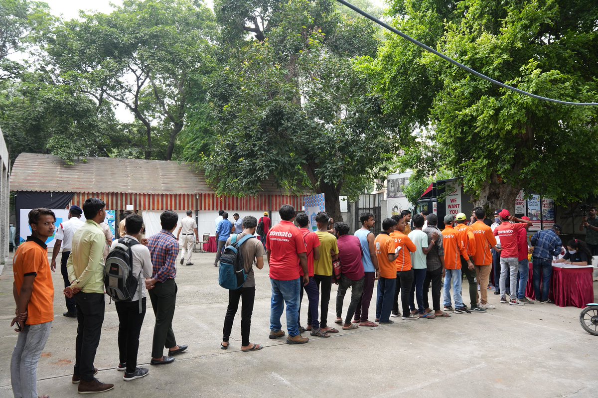 YuluBike's tweet photo. Thank you Sh. SK Singh, DCP – Road Safety Cell @dtptraffic for inaugurating #SafeRiderProgram & @DelhiPolice for training 65+ delivery partners from 7 different e-commerce companies!
@CPDelhi @rk_misra @amitgupta007 @MNReddi_IPS @divaypranav @harshalgupta
#Yulu https://t.co/gPes5Tw5OL
