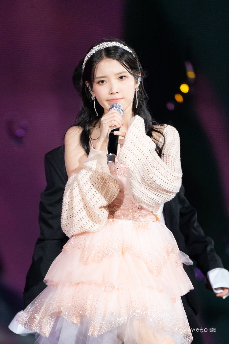 venetostory's tweet photo. 220918 아이유 골든아워 #아이유 https://t.co/DnviSqaJW1
