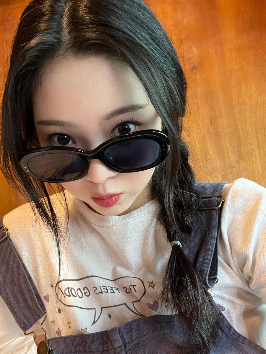 eunchahong's tweet photo. You must’ve seen the teaser already, have you Fearnot? We worked hard on this comeback so we hope that you’ll love this one as much as your did with Fearless! 💖🌷ANTIFRAGILE, that’s what I am! Can’t wait for you guys to see it soon 😋 https://t.co/NfLQP03TYn