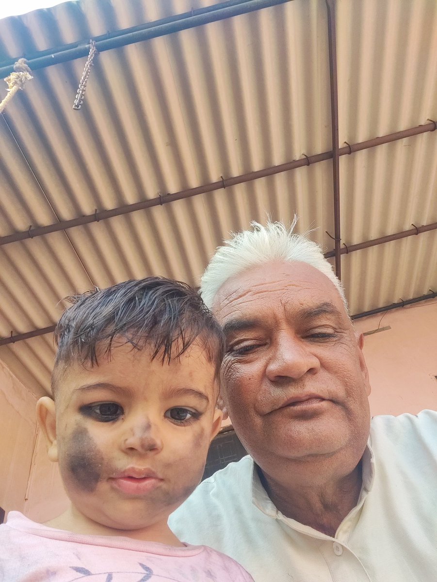 SiwachShaab's tweet photo. दादा के साथ पौता रुद्र प्रताप सिवाच https://t.co/bgR3MOHQ7A