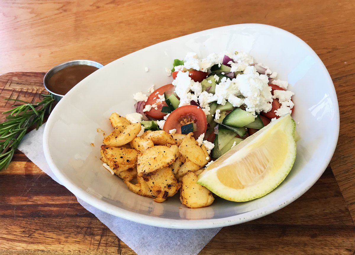 ExtrablattCapeT's tweet photo. #lunchspecial on weekdays from 12:00 to 14:30. Dig into our South Salad: Cajun spiced #calamari pieces with a feta, tomato, cucumber, olives, and onion salad. Only R 70 #CapeTown #mothercity #lightmeals #Bargain https://t.co/FlmyxPbUZz