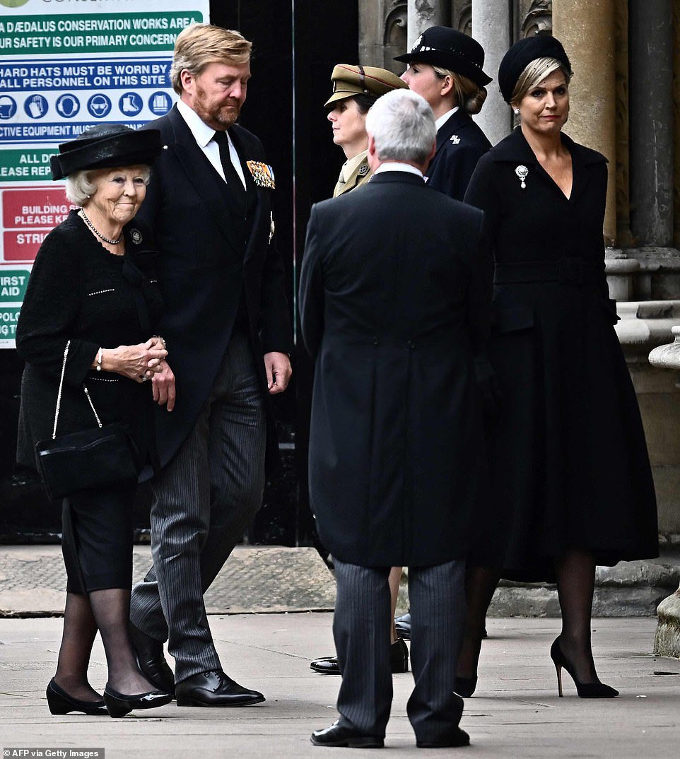 #NEW Princess Beatrix, King Willem-Alexander and Queen Máxima of The Netherlands arriving at Westminster Abbey for Queen Elizabeth II’s State Funeral