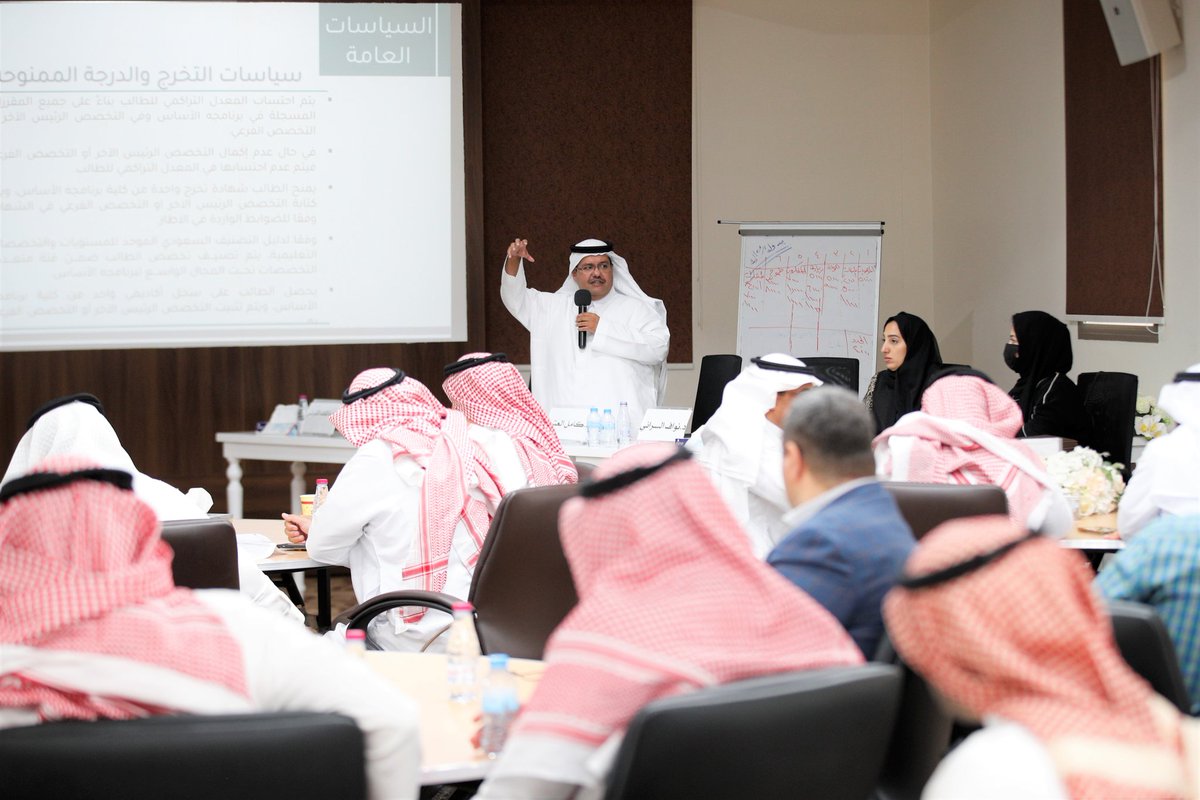 taibahu's tweet photo. معالي رئيس #جامعة_طيبة د. عبدالعزيز السراني: خطت الجامعة خطوات كبيرة ومدروسة في عملية #التحول_البرامجي لتحقيق مستهدفات برنامج تنمية القدرات البشرية وتسخير الإمكانيات العلمية المؤهلة لتطوير خطط التنمية للعديد من التخصصات لتشمل الجامعة وفروعها بالمحافظات. https://t.co/hg14qfOc09