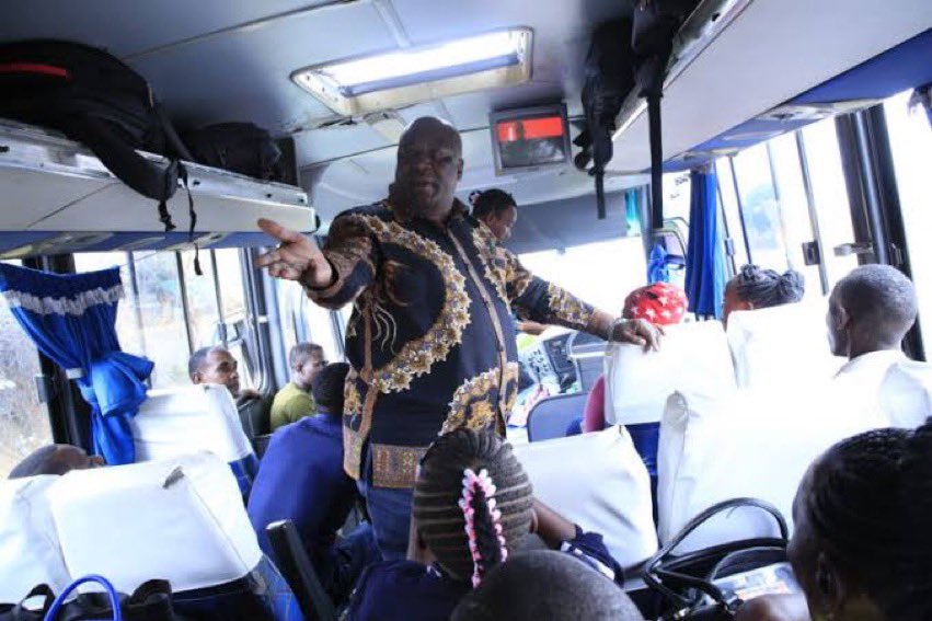 iamennoh's tweet photo. Ruto: My friend , Racheal amekataa nikae kwa dirisha😂

Conductor: Unaweza shuka urudi Kenya ukae na gachagua https://t.co/q5whUNUujI