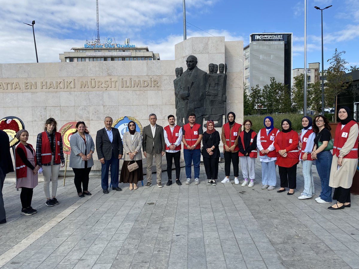Kıymetli Bağcılar Belediye Başkanımız <a href="/abdullahozdemir/">Abdullah Özdemir</a> ve kıymetli Bağcılar Kaymakamı <a href="/abdullahucgun33/">Abdullah Uçgun</a> beyefendininde bulunduğu Gazilerimizi anma programında Bağcılar TürkKIZILAY ailesi olarak bulunduk.