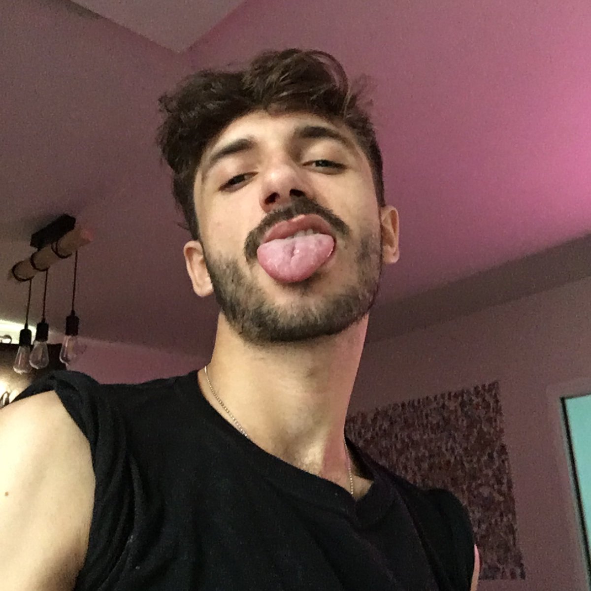 itstoxiclibra's tweet photo. J’mets ma langue entre les fesses de qui ? https://t.co/3bN1USQn7g