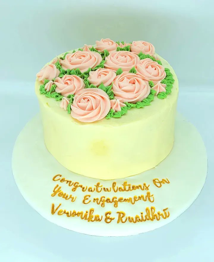 LoveenBakery's tweet photo. Three layer chocolate cake for Veronika and Ruaidhrí's engagement 
#engagement #engagementcake #chocolatecake #rosettecake #dublincakes #shops mall https://t.co/86YwM5Qu8h
