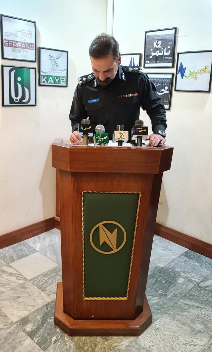 kay2tv's tweet photo. DIG Hazara Mirvais Niaz visited Khyber Network's Head office in Islamabad today for a live program on Kay2 Television. He was greeted by Director StratCom & PR Khyber Network Kaiwan Hamid.
#DIGHazara #AVTChannels #kay2tv
@prideinservice @PoliceHazara @KP_Police1 @KaiwanR https://t.co/Fe3LNPuHRP
