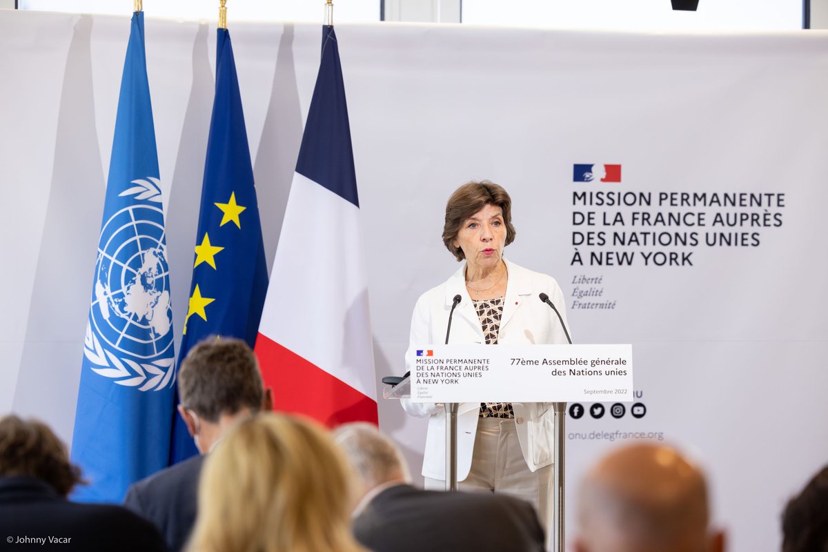 En attaquant l’#Ukraine, la 🇷🇺 franchit 3 seuils :
→ juridique, en violant les normes des rapports entre Etats
→ moral, par les crimes commis en 🇺🇦
→ politique, en déstabilisant la sécurité alimentaire mondiale, ou en occupant militairement un site nucléaire