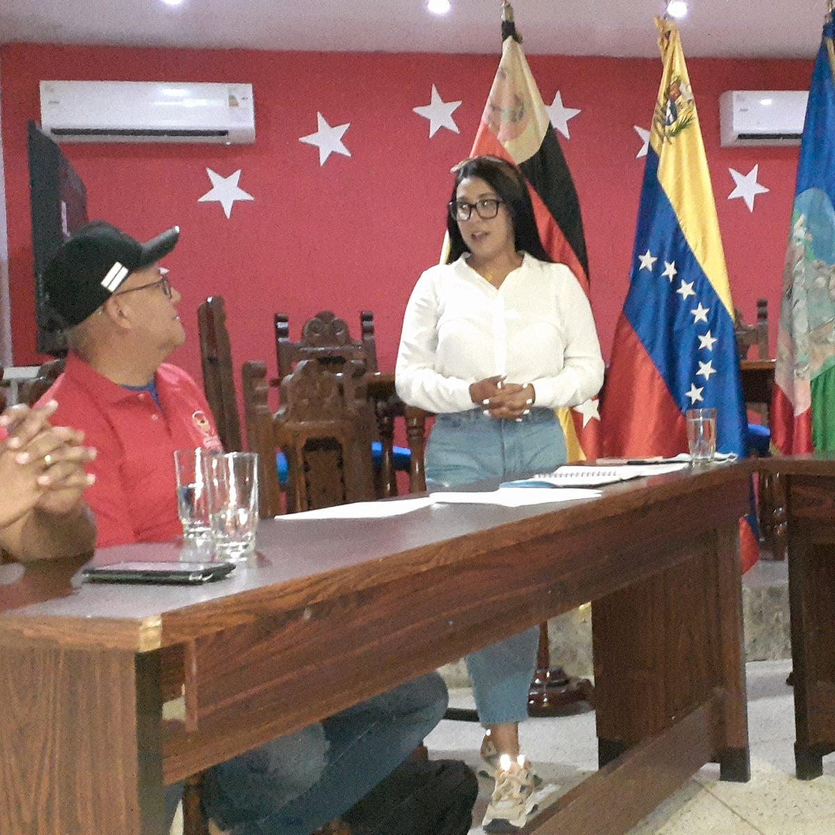 YareAlcaldia's tweet photo. Alcalde @saulyanezyare recibe a @lorenalinch Secretaria de turismo de la @MirandaGob orientando planes y proyectos en función de la Ruta turística San Francisco de Yare 
@HectoRodriguez
#OrgulloYarense https://t.co/Pgmj6X4ZY9